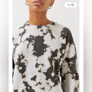 Urban sweatshirt!! Very cozy, black and white